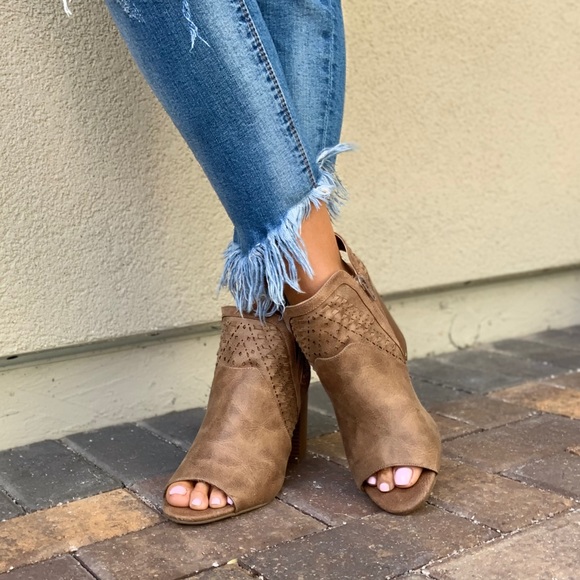 NIB Tan Peep Toe Slingback Stitched Detail Bootie - Picture 6 of 8